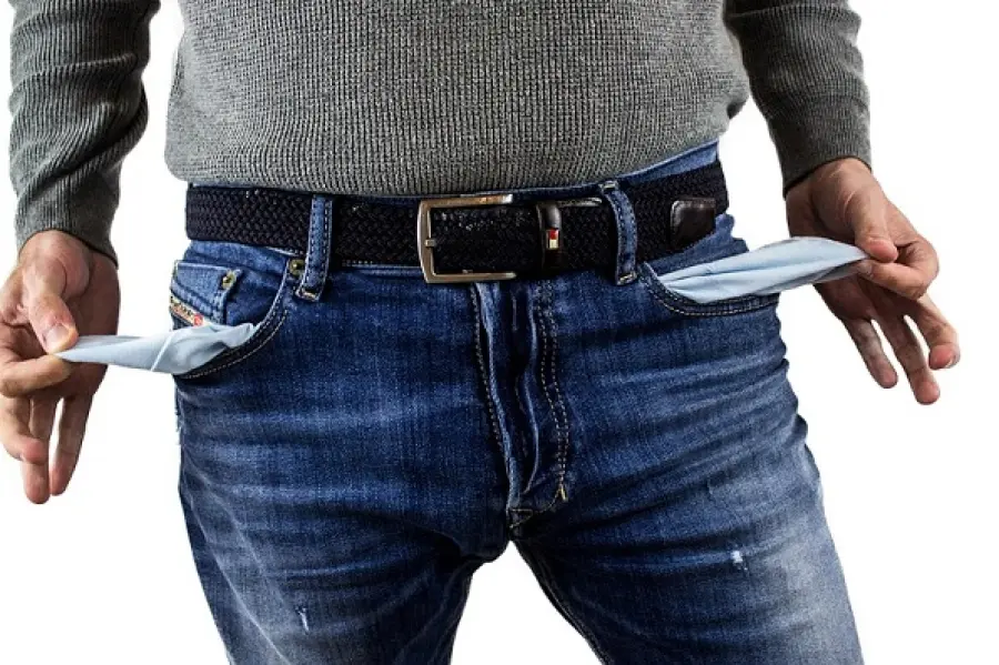 Crisi: gli italiani per sopravvivere vendono la casa e il proprio oro