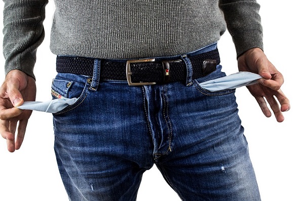 Crisi: gli italiani per sopravvivere vendono la casa e il proprio oro